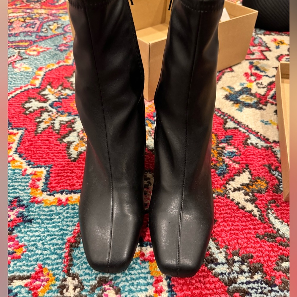 Steve Madden black ankle boot size 7.5